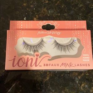 NWT IONI natural lite wispy lashes